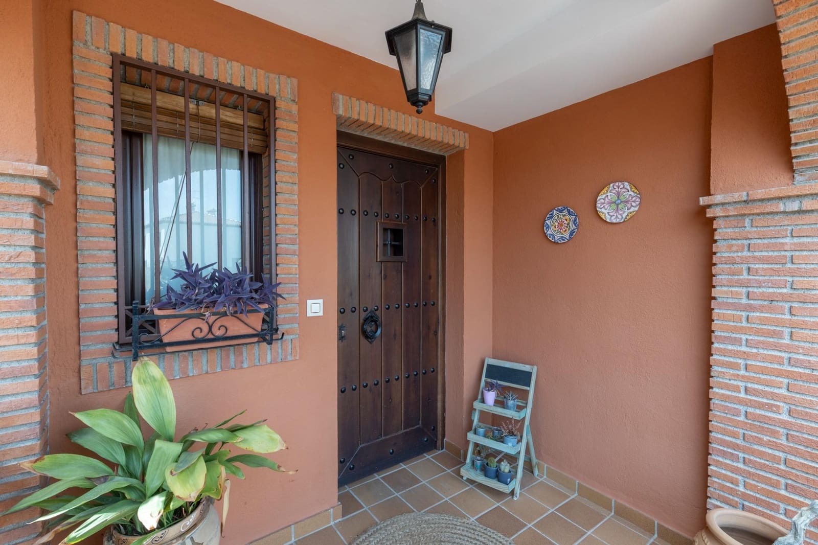 4 bedroom Villa for sale in La Zubia with pool garage - € 389,000 (Ref: 9924598)