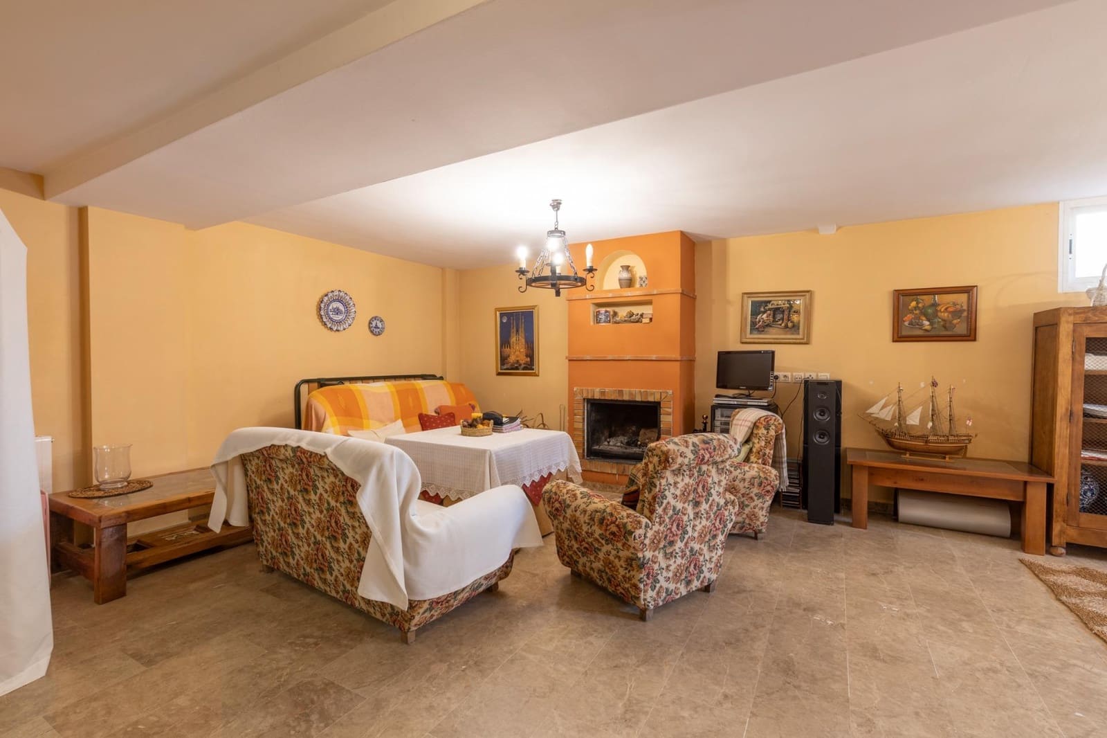 4 bedroom Villa for sale in La Zubia with pool garage - € 389,000 (Ref: 9924598)