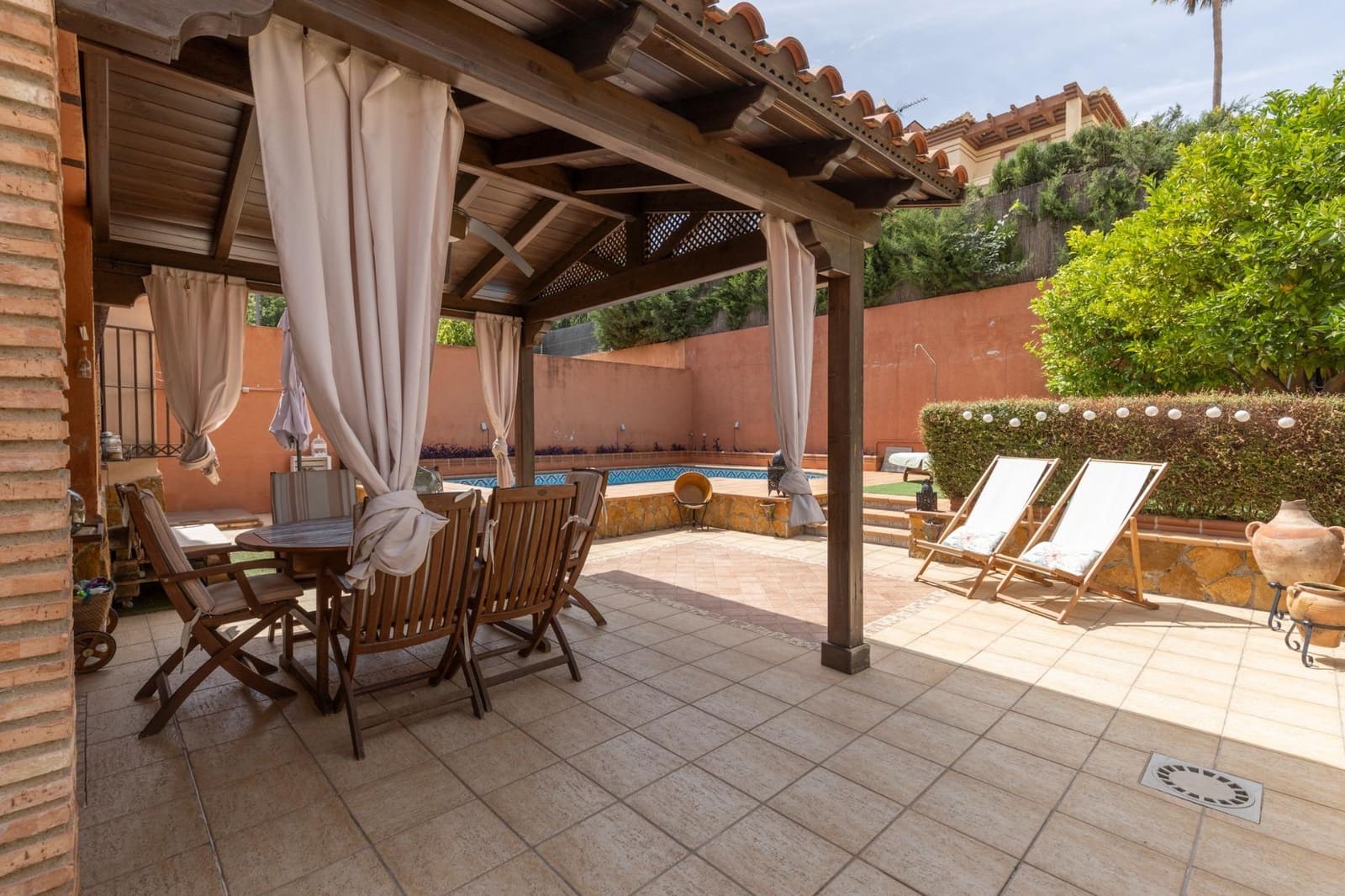 4 bedroom Villa for sale in La Zubia with pool garage - € 389,000 (Ref: 9924598)