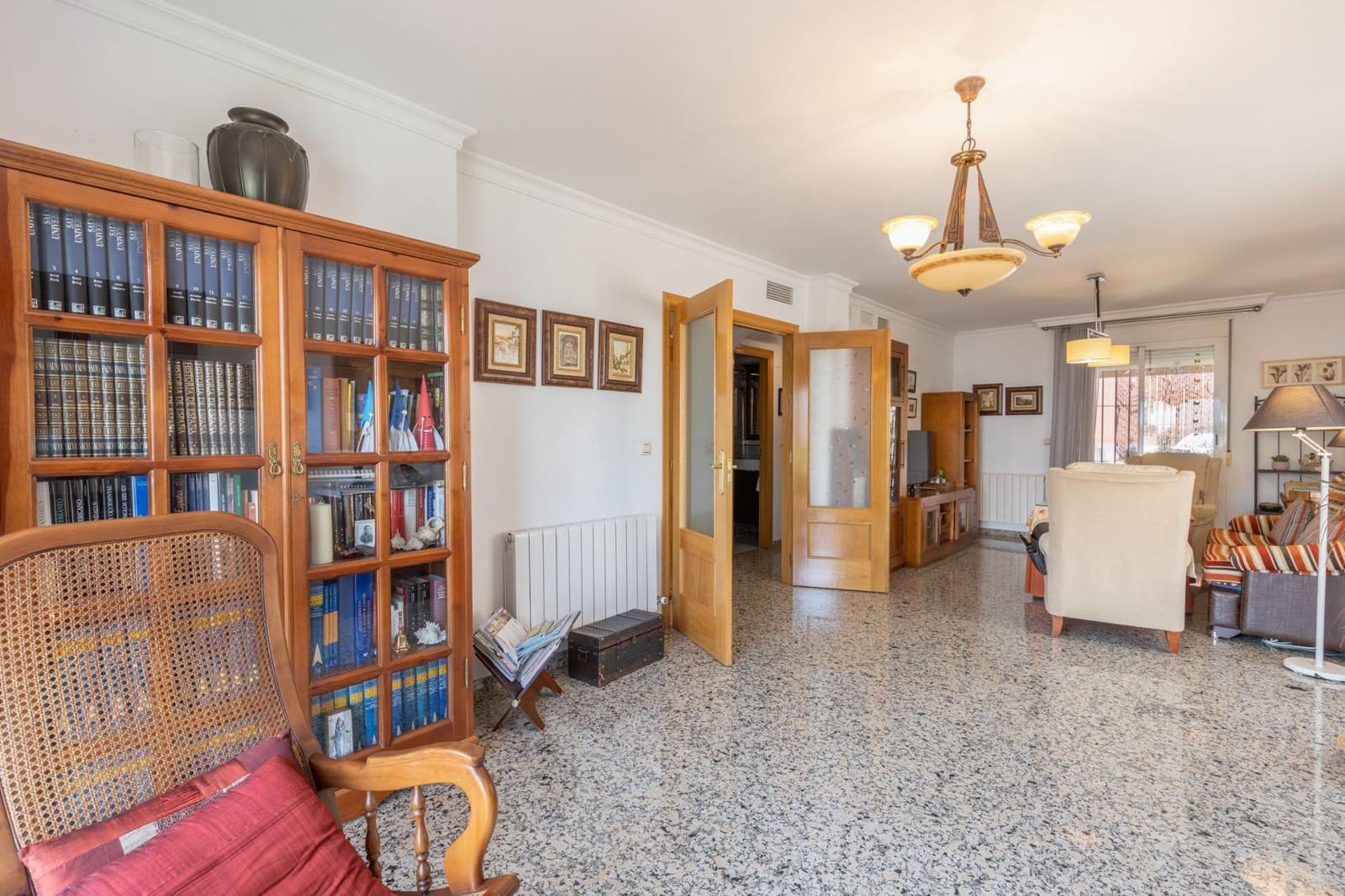 4 bedroom Villa for sale in La Zubia with pool garage - € 389,000 (Ref: 9924598)