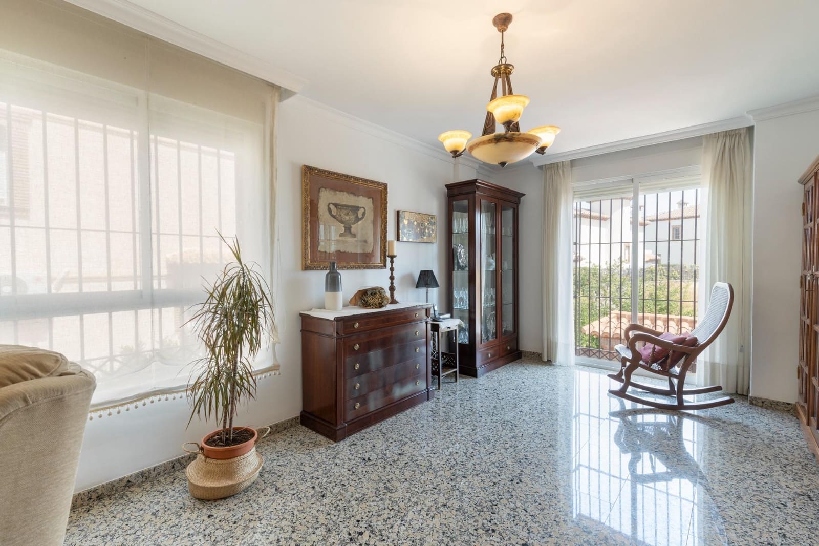 4 bedroom Villa for sale in La Zubia with pool garage - € 389,000 (Ref: 9924598)