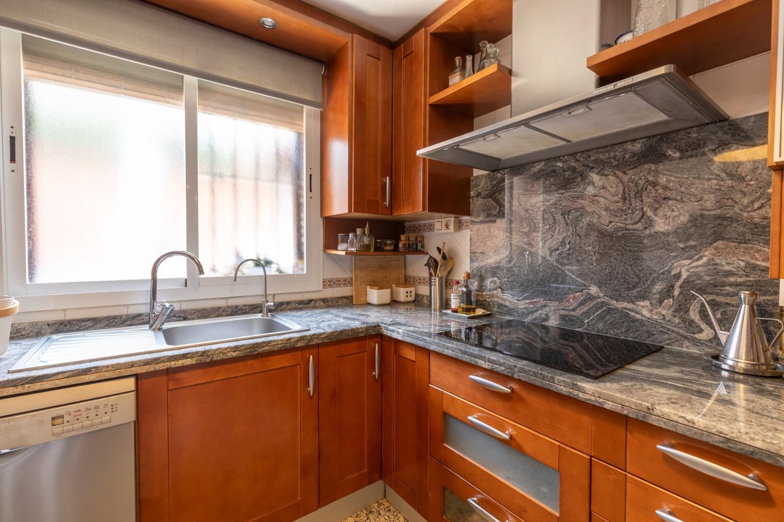 4 bedroom Villa for sale in La Zubia with pool garage - € 389,000 (Ref: 9924598)