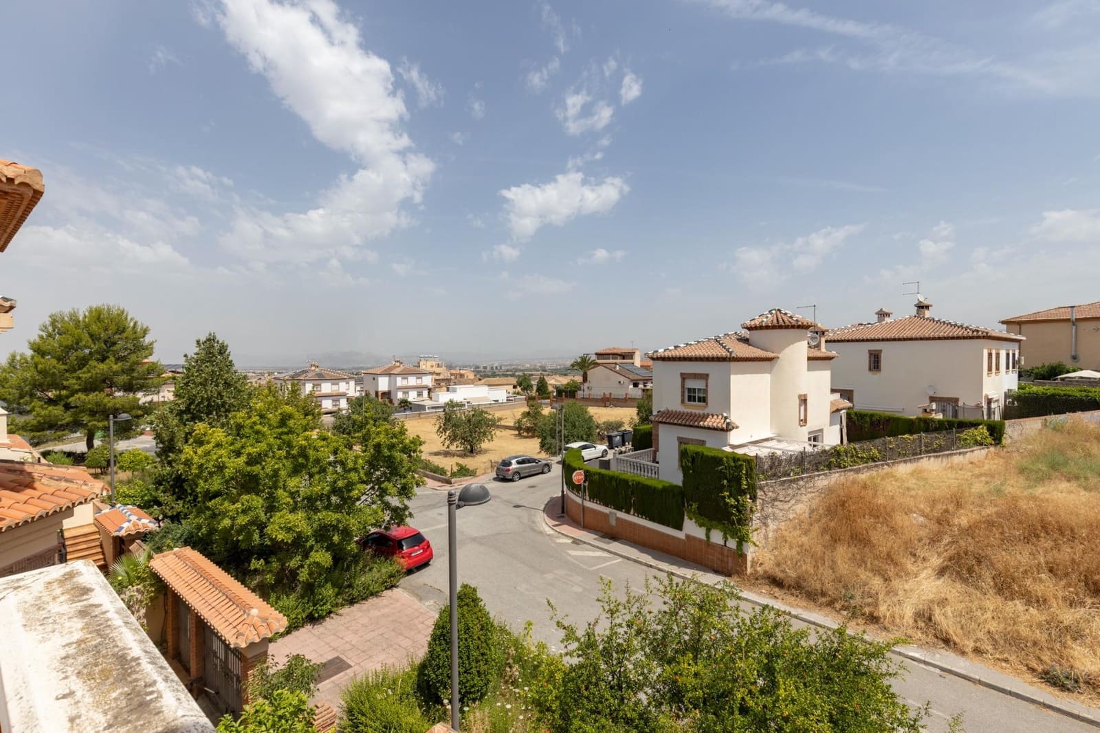 4 bedroom Villa for sale in La Zubia with pool garage - € 389,000 (Ref: 9924598)