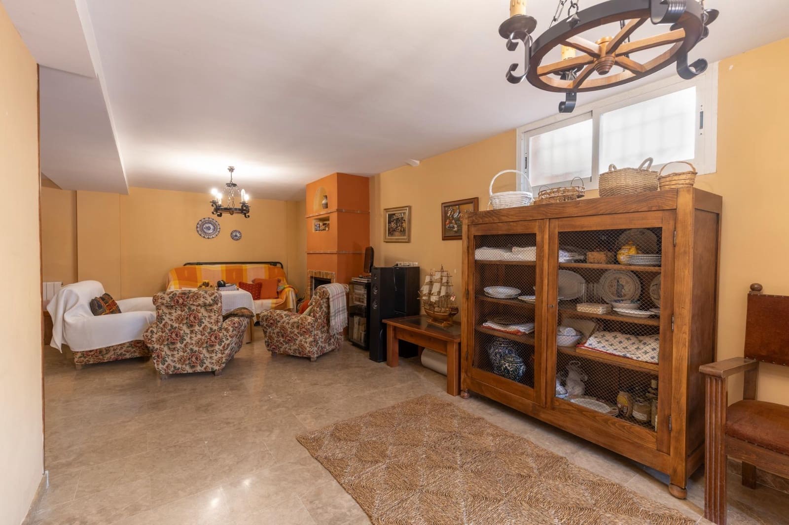 4 bedroom Villa for sale in La Zubia with pool garage - € 389,000 (Ref: 9924598)