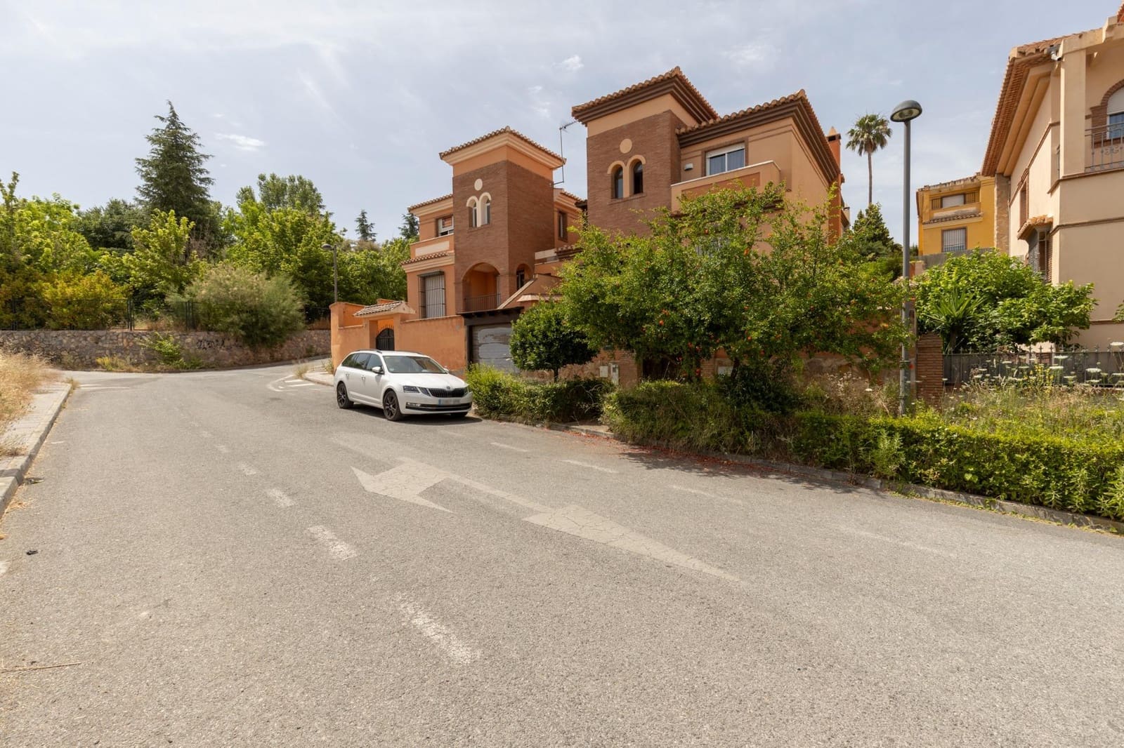 4 bedroom Villa for sale in La Zubia with pool garage - € 389,000 (Ref: 9924598)