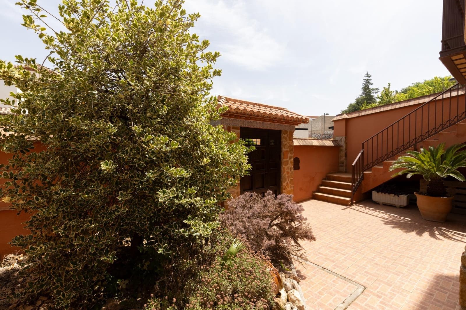 4 bedroom Villa for sale in La Zubia with pool garage - € 389,000 (Ref: 9924598)