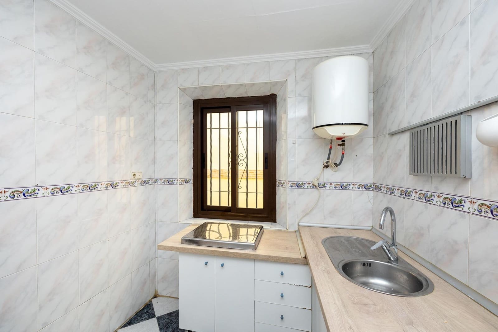 2 soveværelse Lejlighed til salg i Granada by - € 220.000 (Ref: 9927377)