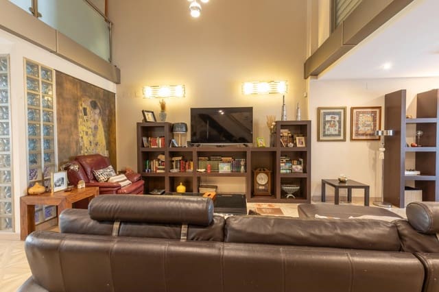 4 soveværelse Lejlighed til salg i Pajaritos - Plaza de Toros, Granada by - € 550.000 (Ref: 9927378)