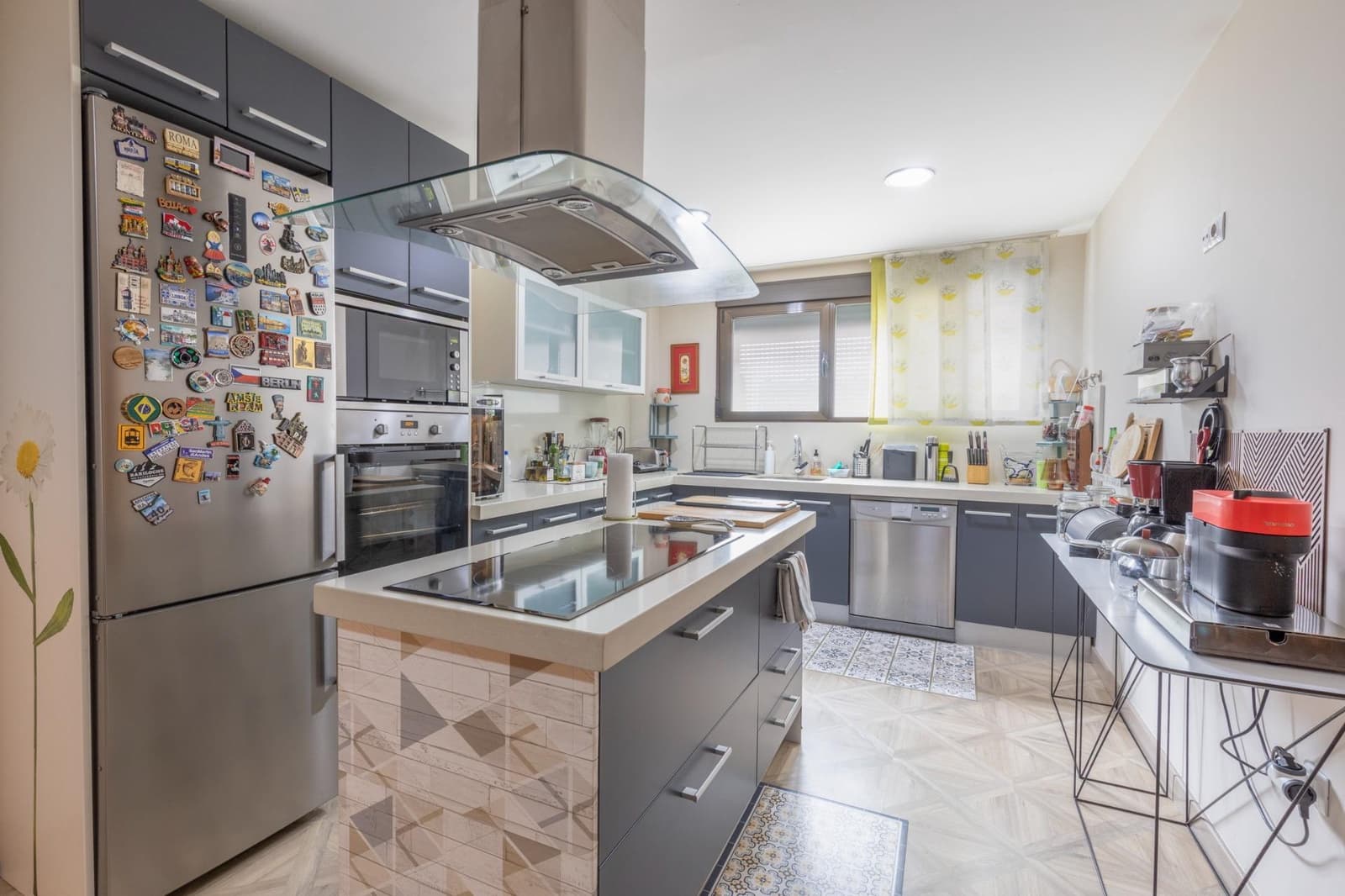 4 bedroom Apartment for sale in Granada city - € 550,000 (Ref: 9927378)