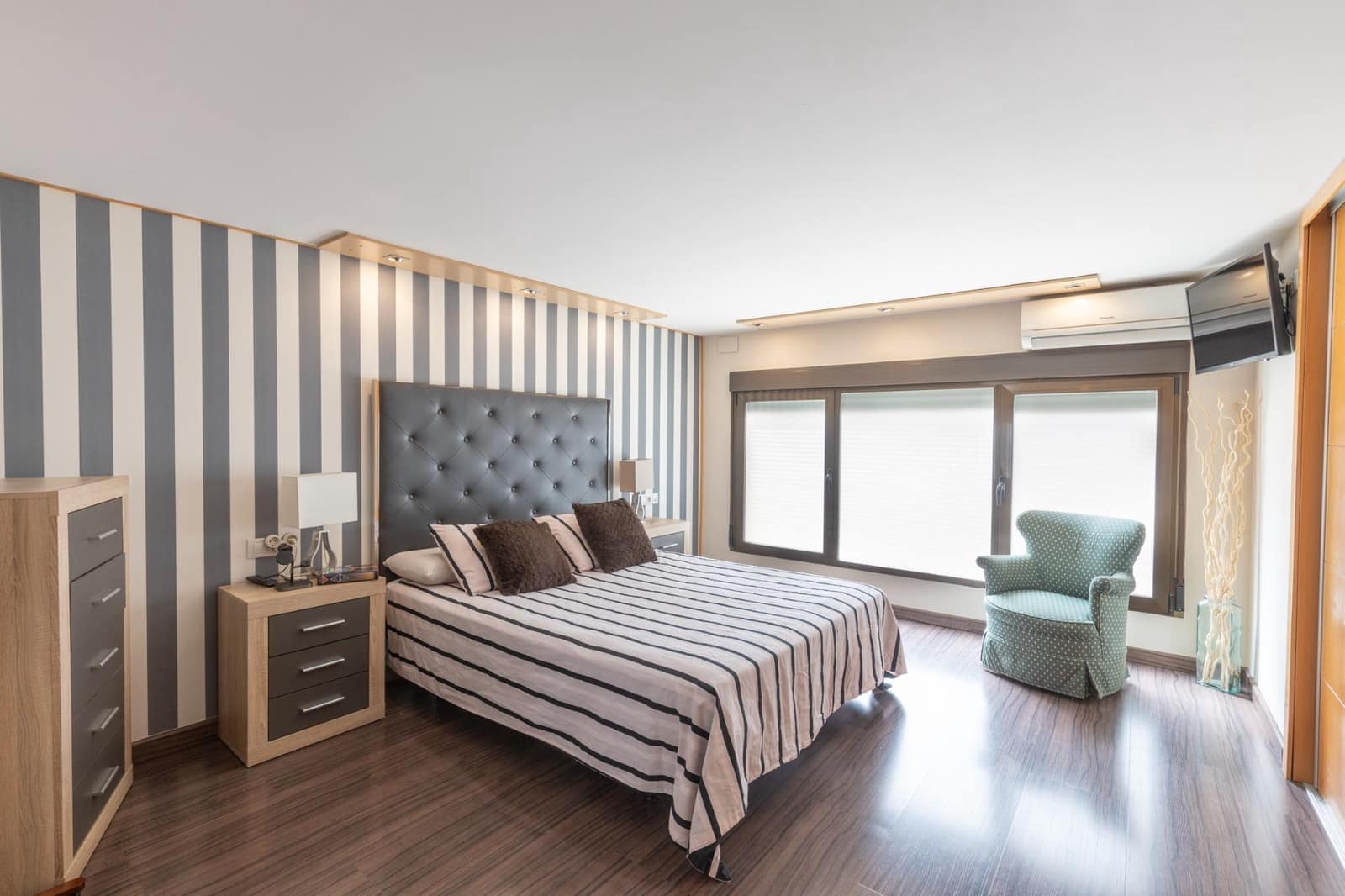 4 bedroom Apartment for sale in Granada city - € 550,000 (Ref: 9927378)