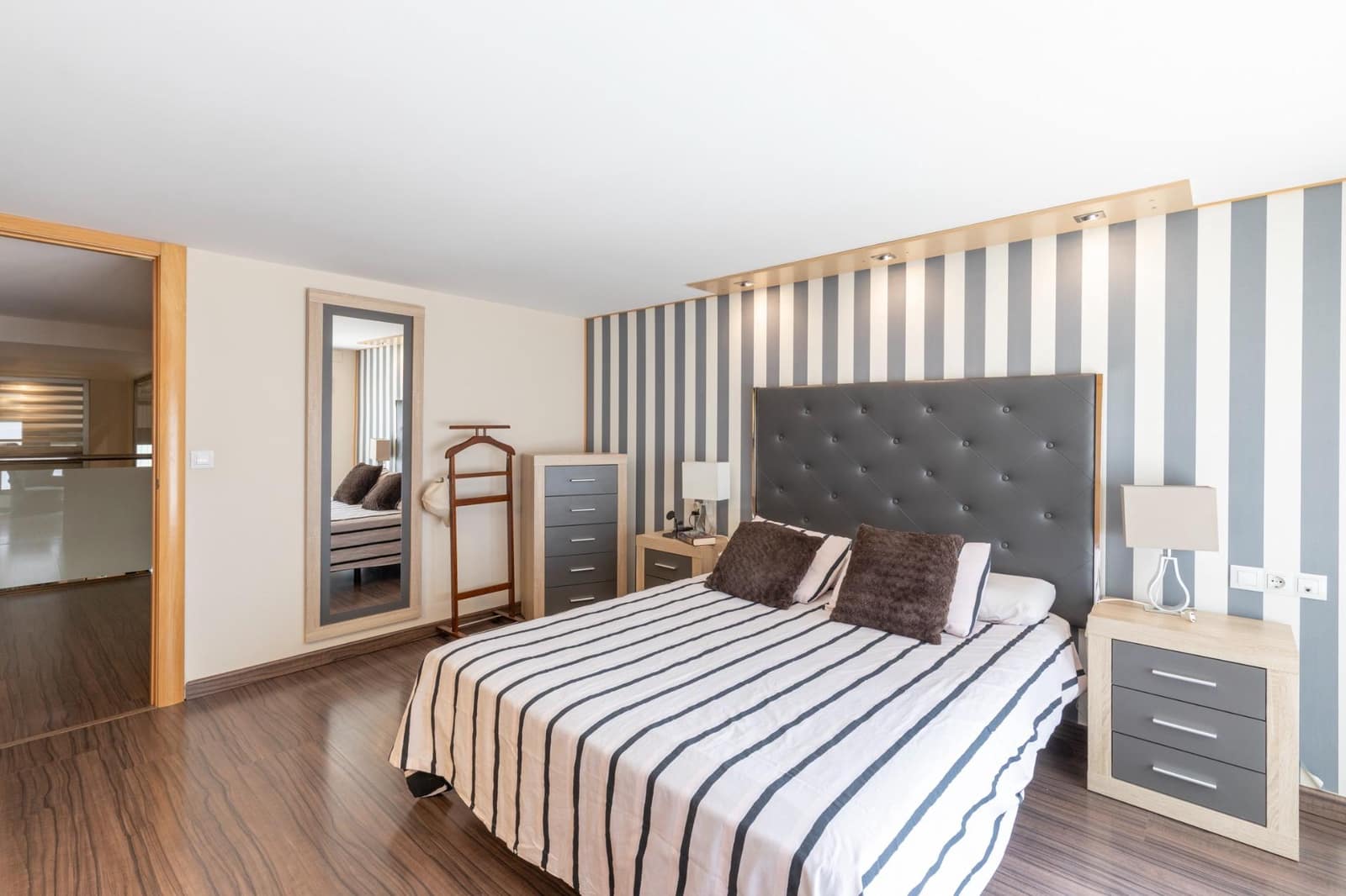 4 bedroom Apartment for sale in Granada city - € 550,000 (Ref: 9927378)