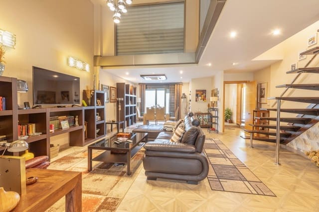 4 soveværelse Lejlighed til salg i Pajaritos - Plaza de Toros, Granada by - € 550.000 (Ref: 9927378)