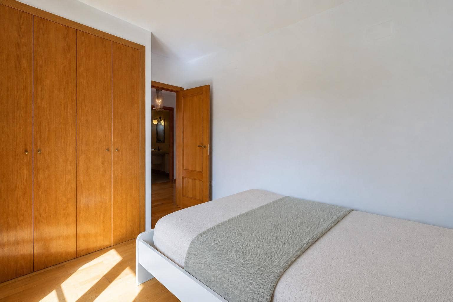 4 chambre Villa/Maison Semi-Mitoyenne à vendre à Jun avec garage - 269 000 € (Ref: 9939943)
