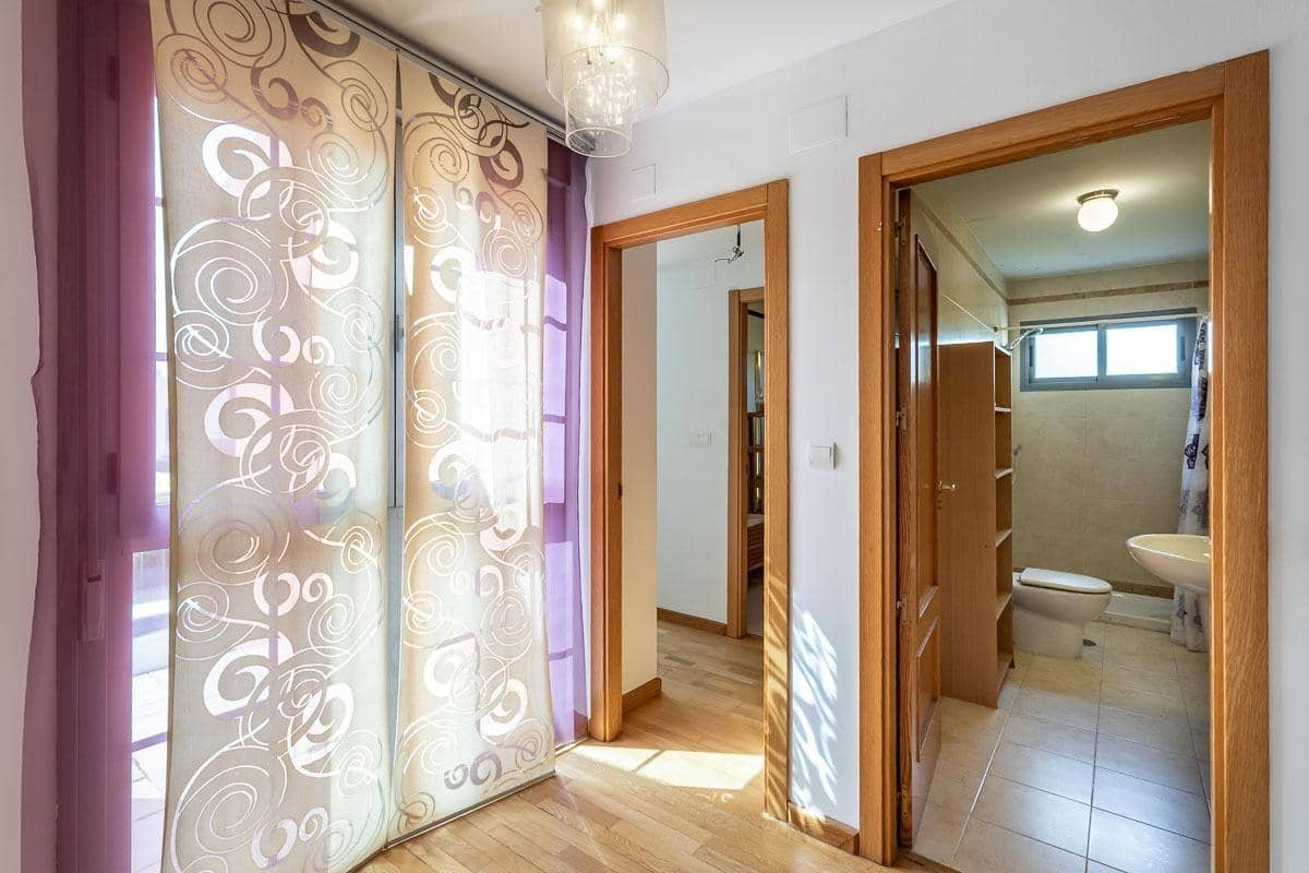 4 chambre Villa/Maison Semi-Mitoyenne à vendre à Jun avec garage - 269 000 € (Ref: 9939943)