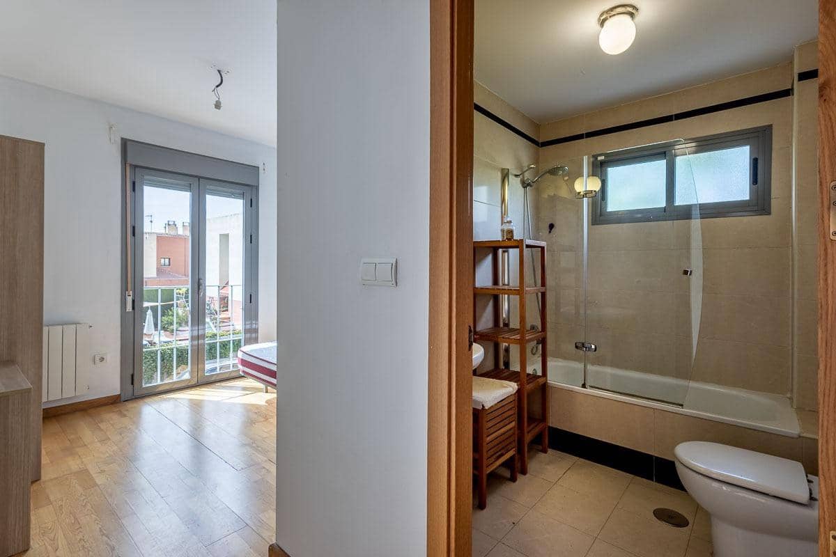 4 chambre Villa/Maison Semi-Mitoyenne à vendre à Jun avec garage - 269 000 € (Ref: 9939943)