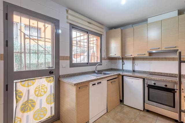 4 chambre Villa/Maison Semi-Mitoyenne à vendre à Jun avec garage - 269 000 € (Ref: 9939943)