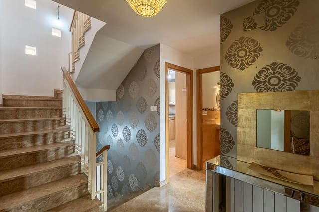 4 chambre Villa/Maison Semi-Mitoyenne à vendre à Jun avec garage - 269 000 € (Ref: 9939943)