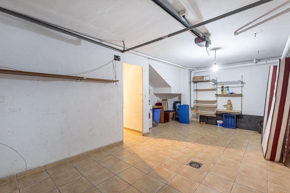 4 chambre Villa/Maison Semi-Mitoyenne à vendre à Jun avec garage - 269 000 € (Ref: 9939943)