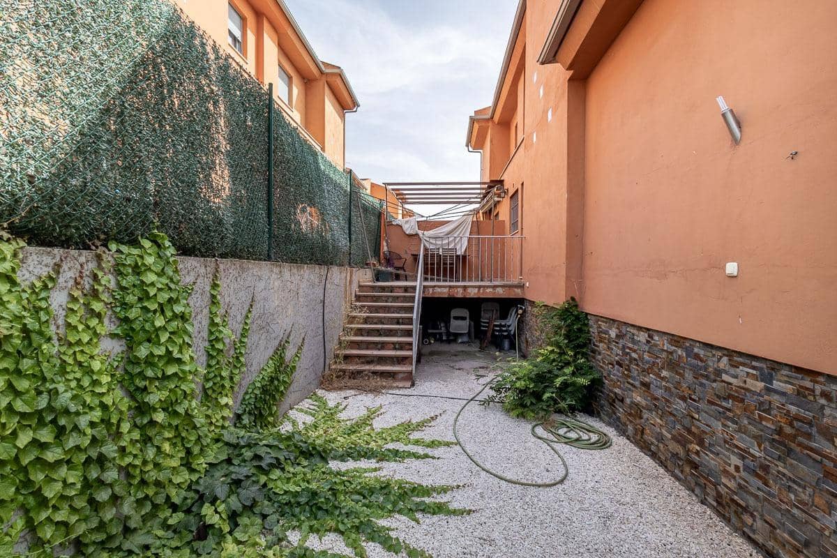 4 chambre Villa/Maison Semi-Mitoyenne à vendre à Jun avec garage - 269 000 € (Ref: 9939943)