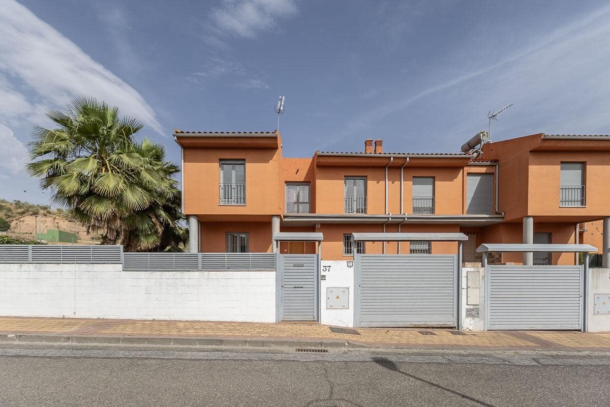 4 chambre Villa/Maison Semi-Mitoyenne à vendre à Jun avec garage - 269 000 € (Ref: 9939943)