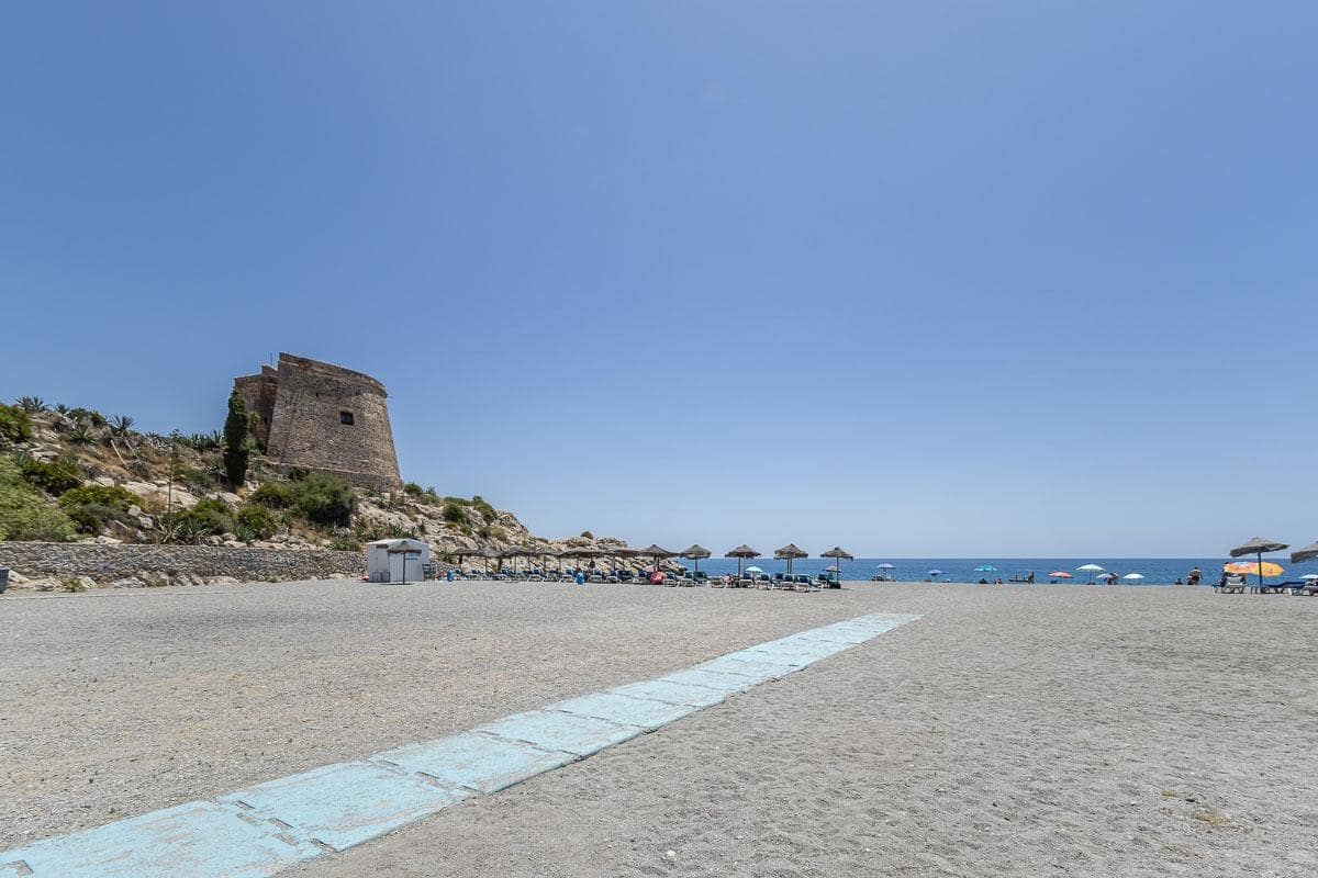2 bedroom Flat for sale in Almunecar with garage - € 229,000 (Ref: 9942498)