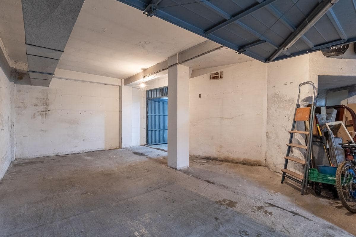 Garage for sale in Granada city - € 32,000 (Ref: 9942499)
