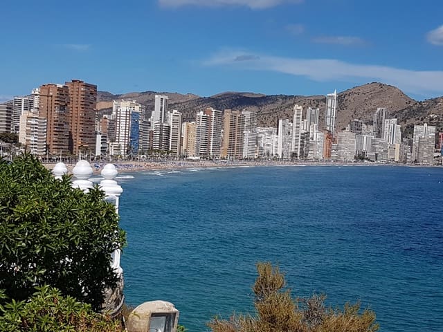 Apartamento Playa de 1 habitación en Playa Levante, Benidorm en alquiler con piscina garaje - 1.100 € (Ref: 9643589)