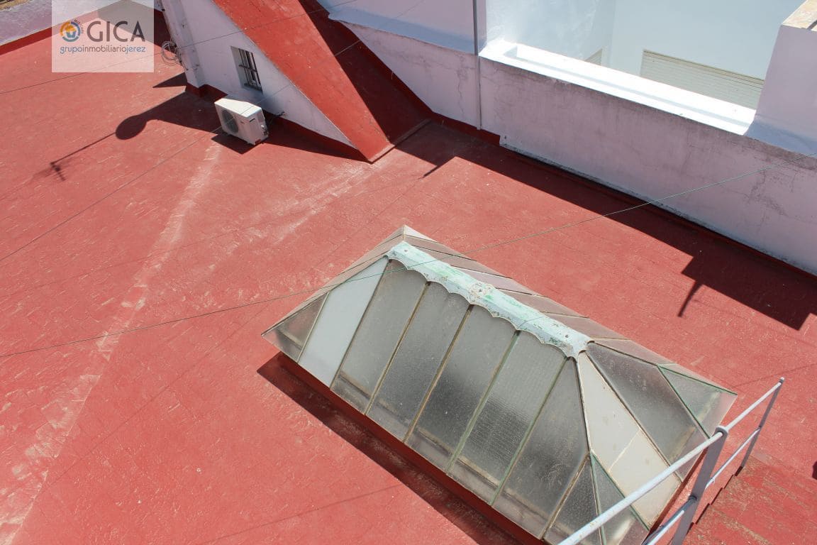 8 bedroom Townhouse for sale in Jerez de la Frontera with garage - € 410,000 (Ref: 6164252)