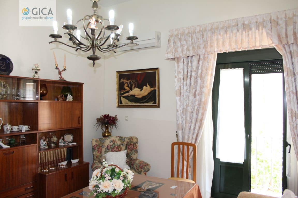 8 bedroom Townhouse for sale in Jerez de la Frontera with garage - € 410,000 (Ref: 6164252)