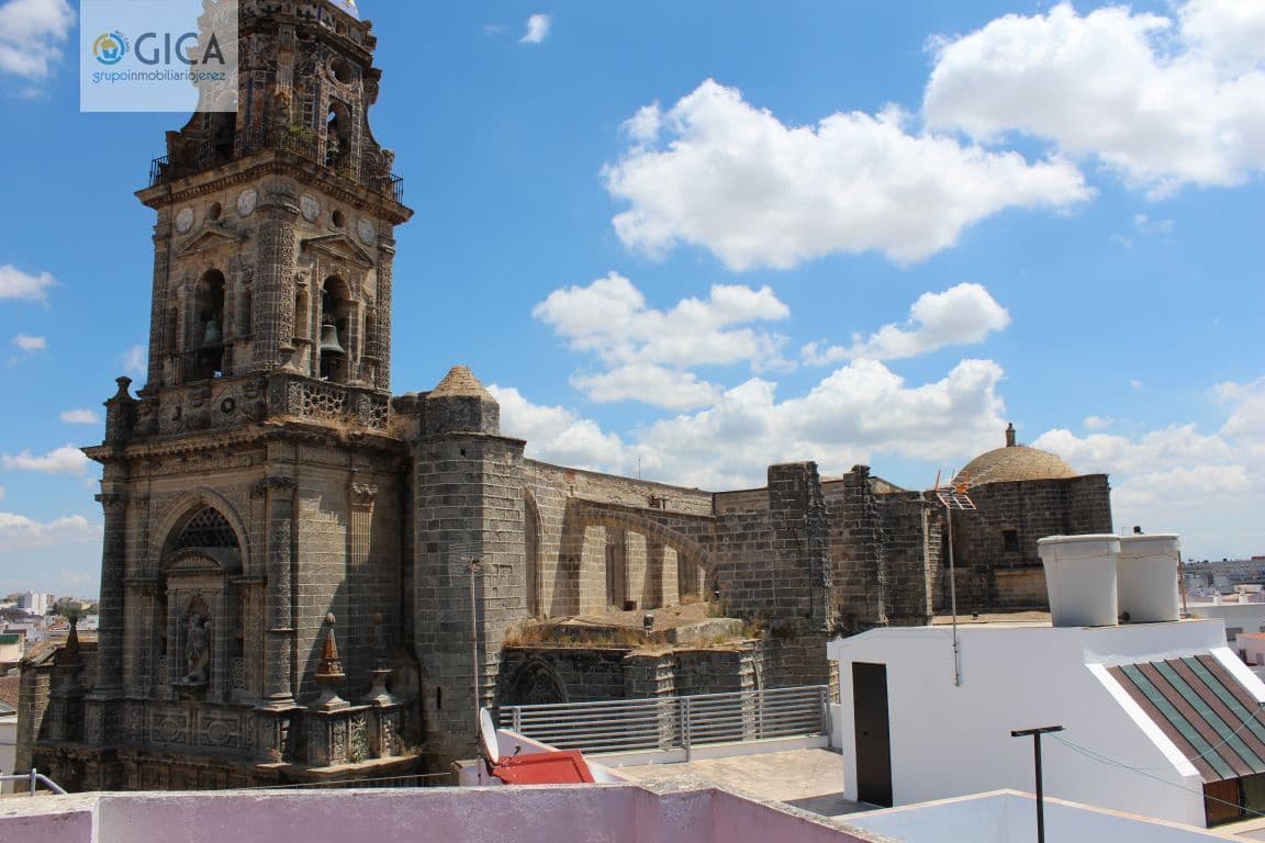 8 bedroom Townhouse for sale in Jerez de la Frontera with garage - € 410,000 (Ref: 6164252)