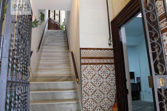 8 slaapkamer Huis te koop in Jerez de la Frontera met garage - € 410.000 (Ref: 6164252)