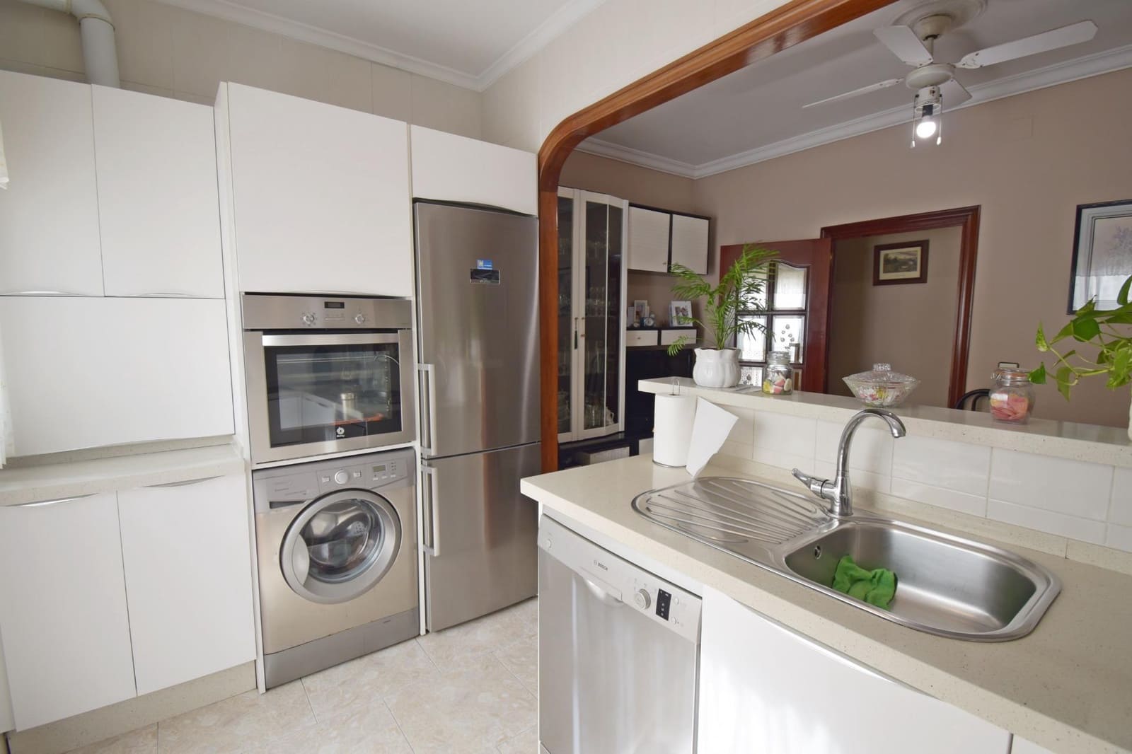 6 bedroom Townhouse for sale in Jerez de la Frontera with garage - € 325,000 (Ref: 8918083)