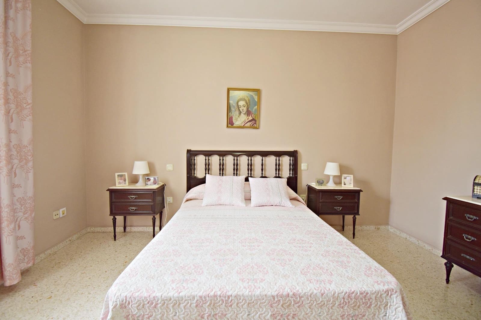 6 bedroom Townhouse for sale in Jerez de la Frontera with garage - € 325,000 (Ref: 8918083)