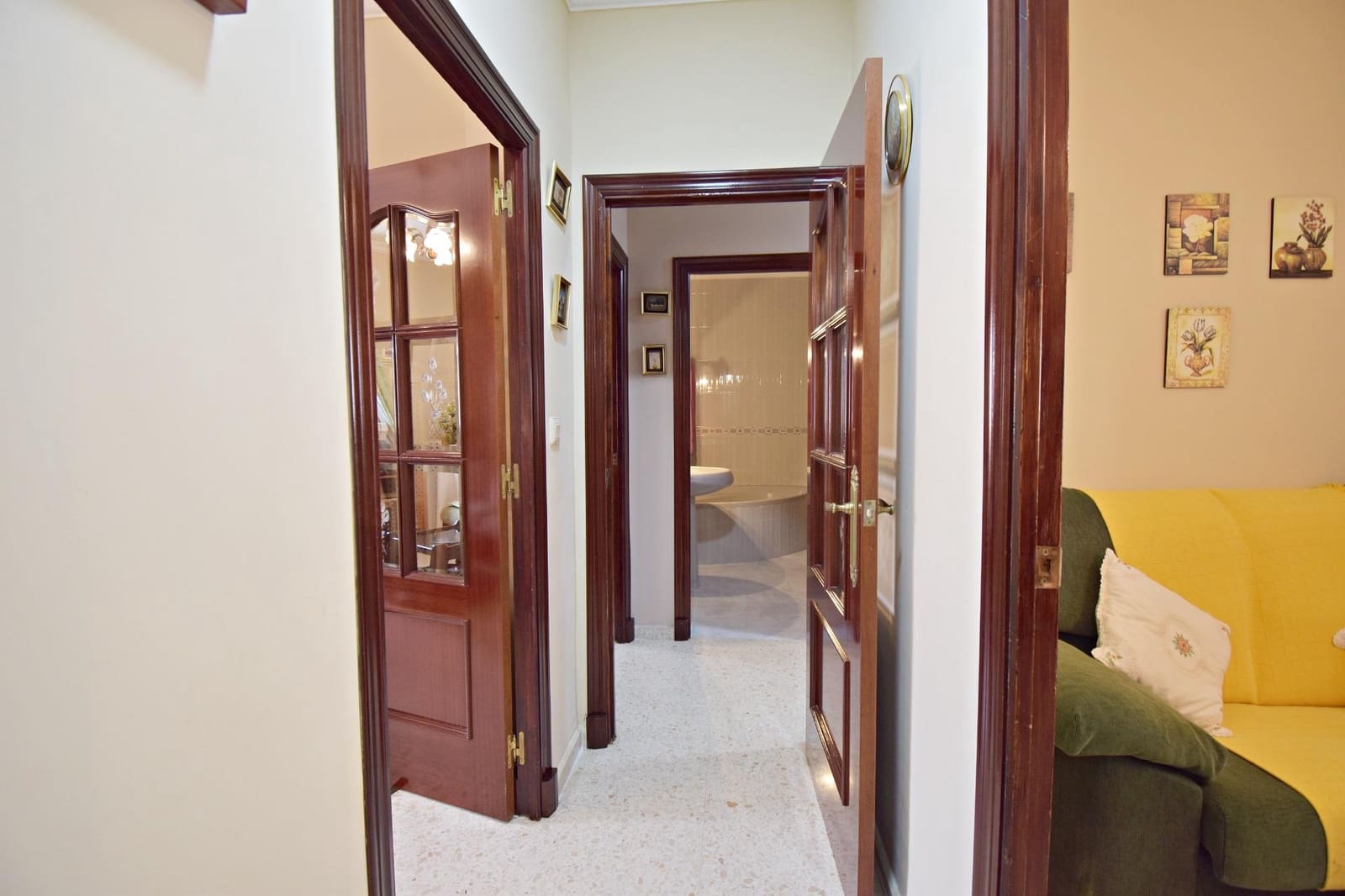 6 bedroom Townhouse for sale in Jerez de la Frontera with garage - € 325,000 (Ref: 8918083)