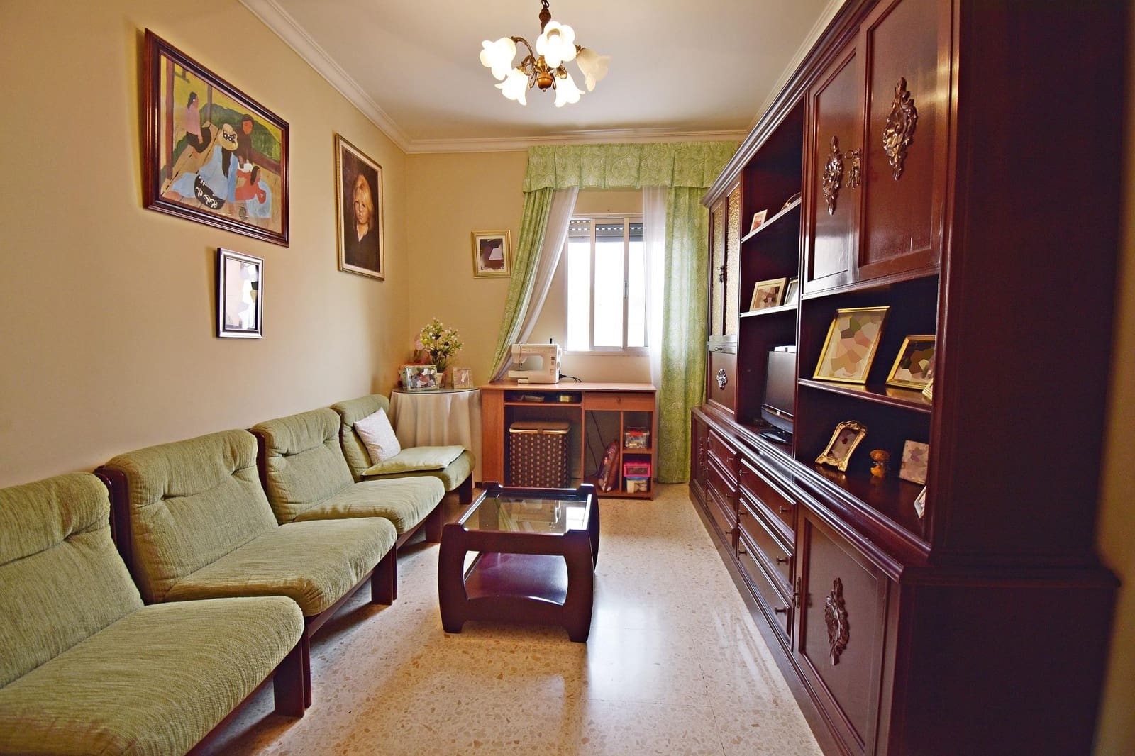 6 bedroom Townhouse for sale in Jerez de la Frontera with garage - € 325,000 (Ref: 8918083)