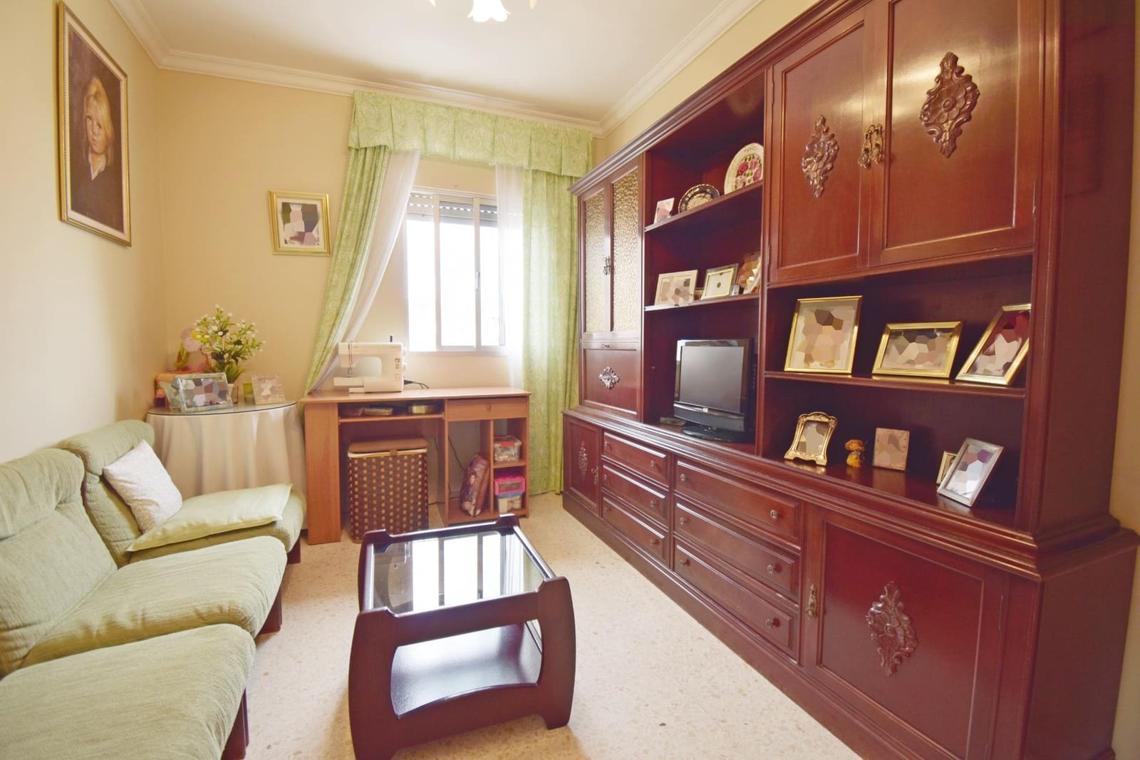 6 bedroom Townhouse for sale in Jerez de la Frontera with garage - € 325,000 (Ref: 8918083)