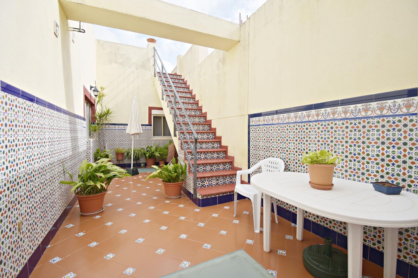 6 bedroom Townhouse for sale in Jerez de la Frontera with garage - € 325,000 (Ref: 8918083)