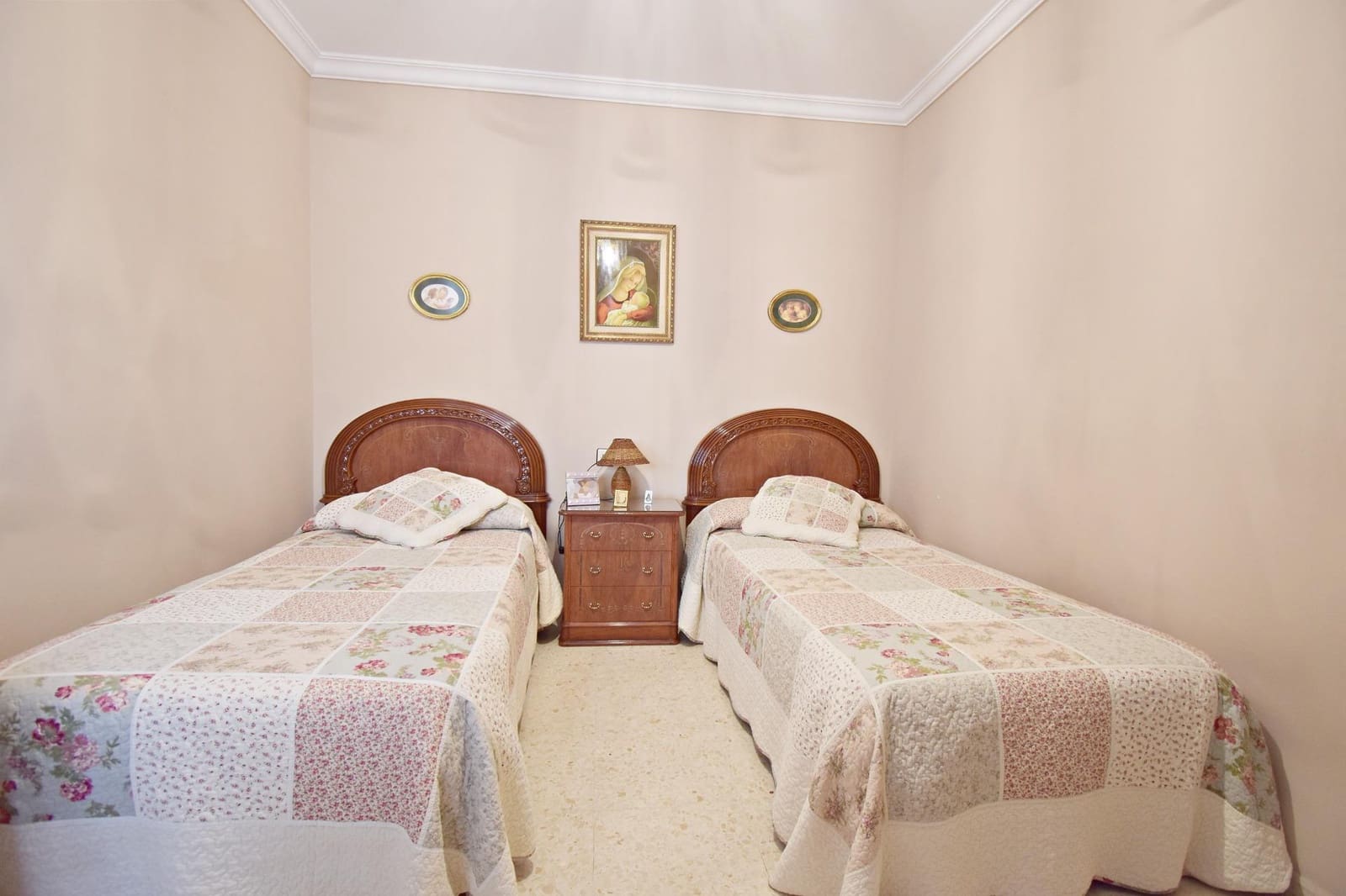 6 bedroom Townhouse for sale in Jerez de la Frontera with garage - € 325,000 (Ref: 8918083)