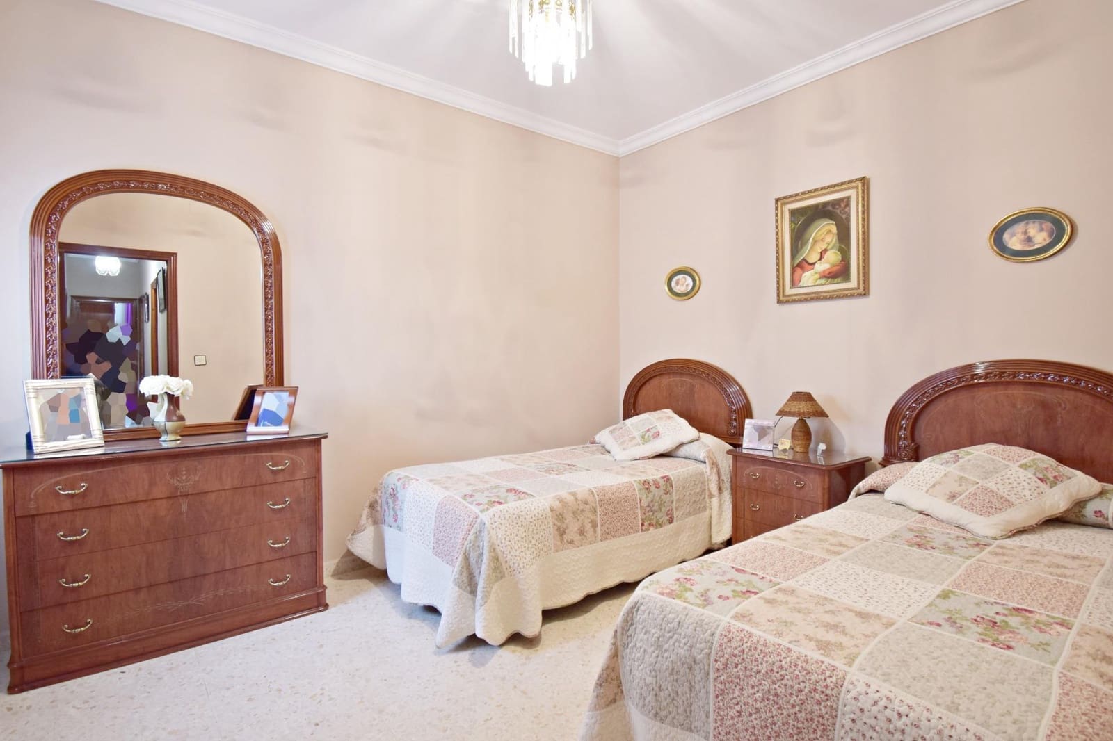 6 bedroom Townhouse for sale in Jerez de la Frontera with garage - € 325,000 (Ref: 8918083)