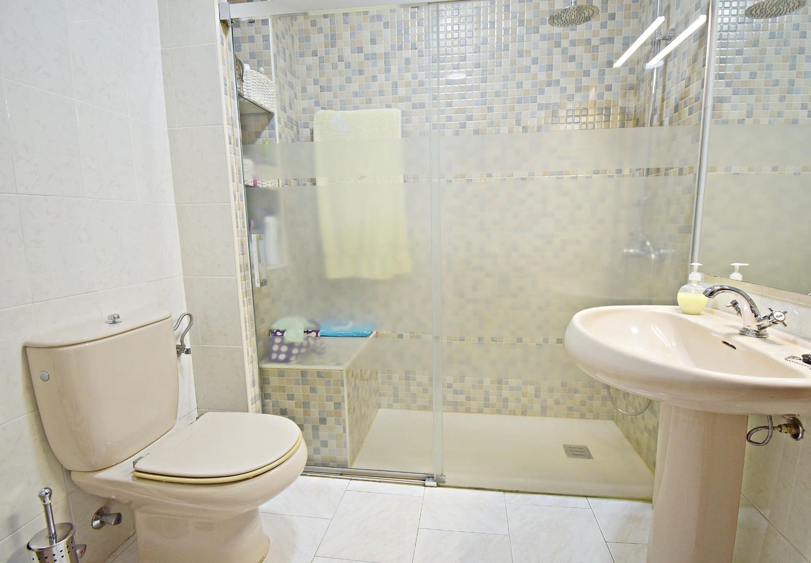 6 bedroom Townhouse for sale in Jerez de la Frontera with garage - € 325,000 (Ref: 8918083)