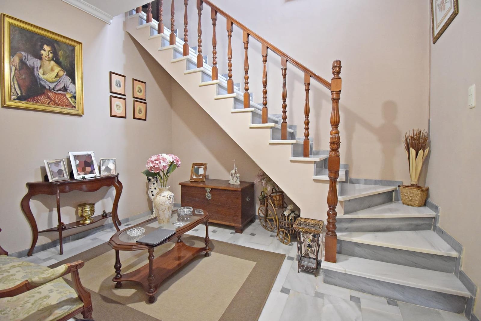 6 bedroom Townhouse for sale in Jerez de la Frontera with garage - € 325,000 (Ref: 8918083)