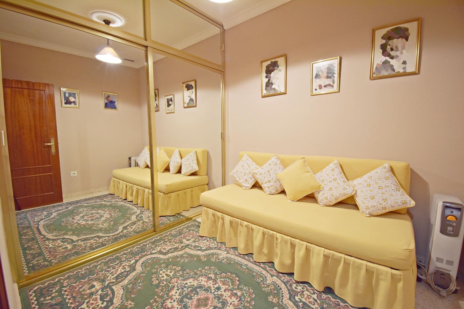 6 bedroom Townhouse for sale in Jerez de la Frontera with garage - € 325,000 (Ref: 8918083)