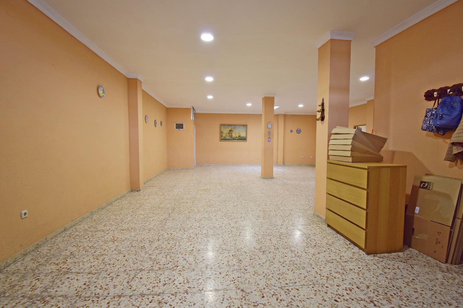 6 bedroom Townhouse for sale in Jerez de la Frontera with garage - € 325,000 (Ref: 8918083)