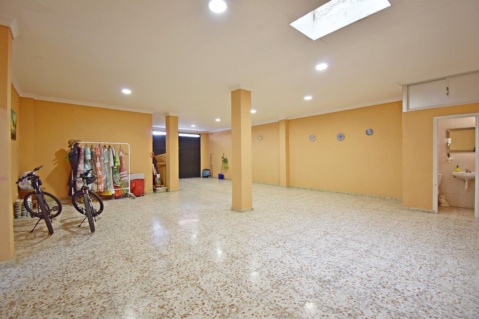 6 bedroom Townhouse for sale in Jerez de la Frontera with garage - € 325,000 (Ref: 8918083)