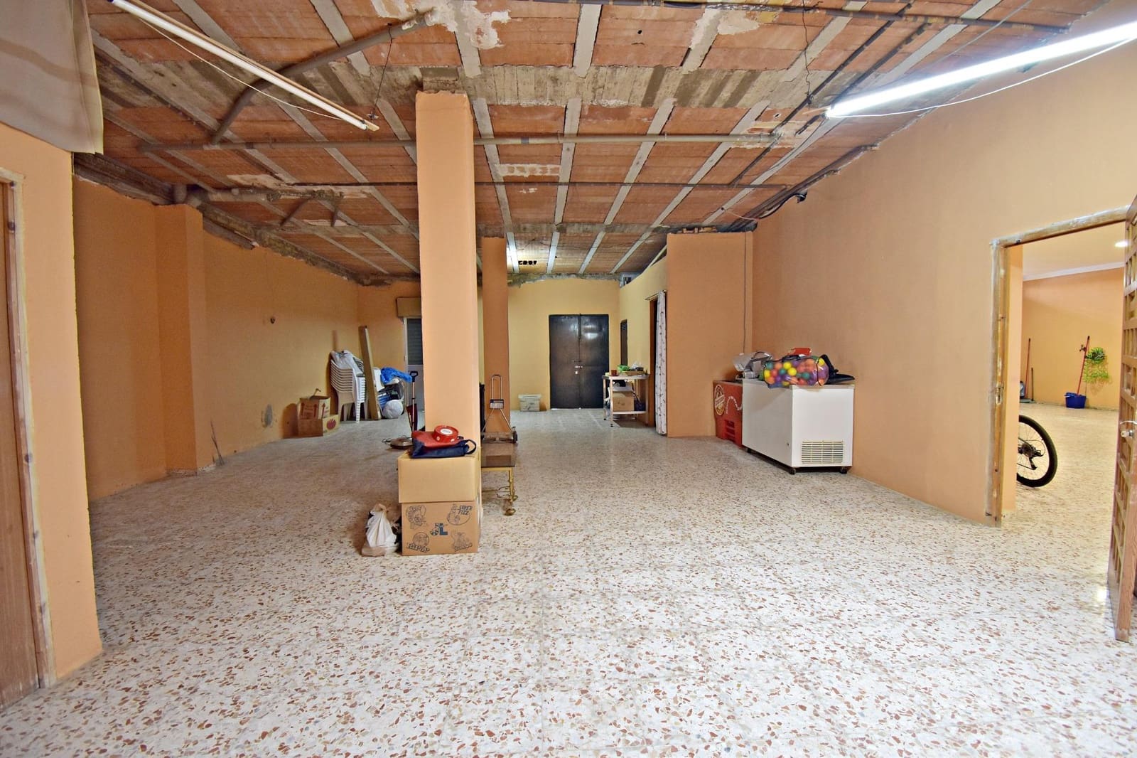 6 bedroom Townhouse for sale in Jerez de la Frontera with garage - € 325,000 (Ref: 8918083)