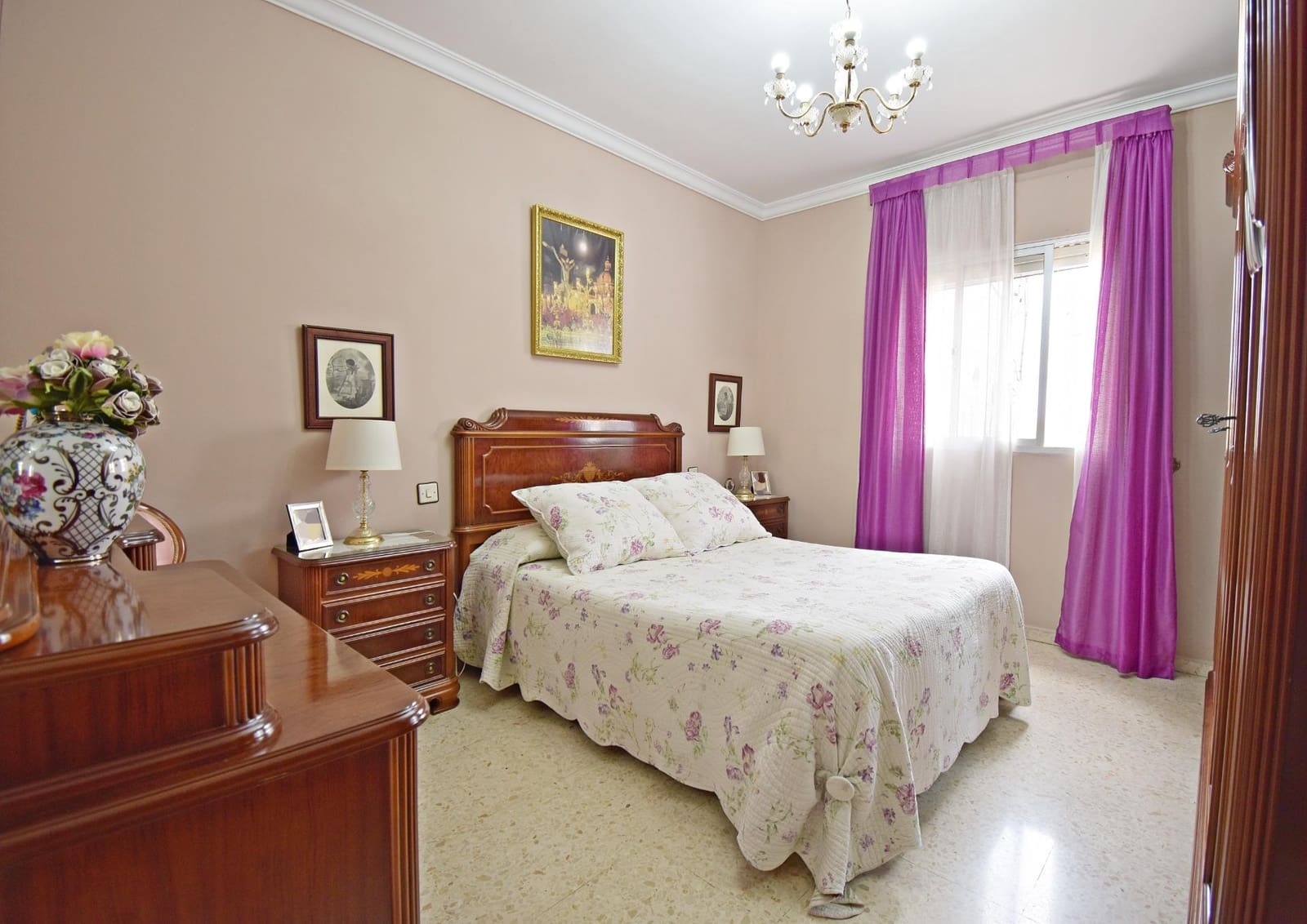 6 bedroom Townhouse for sale in Jerez de la Frontera with garage - € 325,000 (Ref: 8918083)