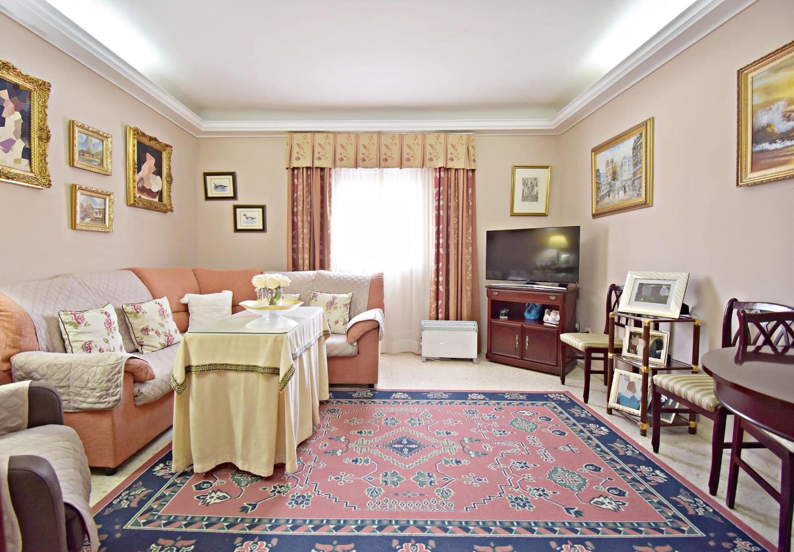 6 bedroom Townhouse for sale in Jerez de la Frontera with garage - € 325,000 (Ref: 8918083)