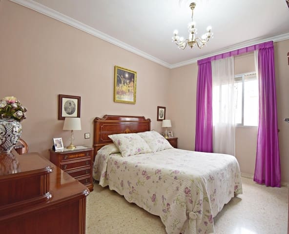 6 quarto Casa em Banda para venda em Jerez de la Frontera com garagem - 325 000 € (Ref: 8928725)