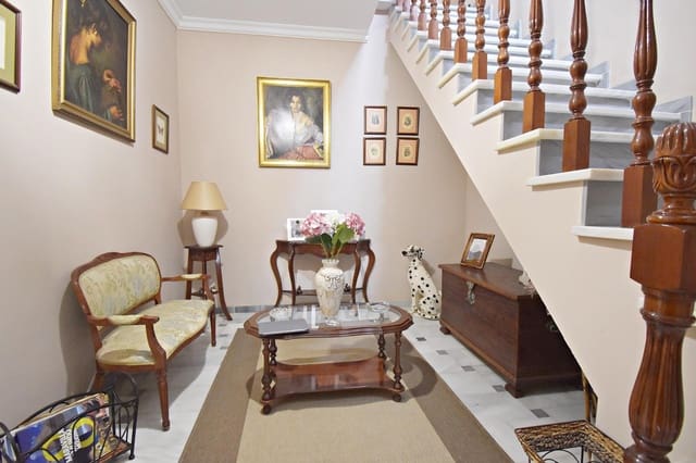 6 quarto Casa em Banda para venda em Jerez de la Frontera com garagem - 325 000 € (Ref: 8928725)