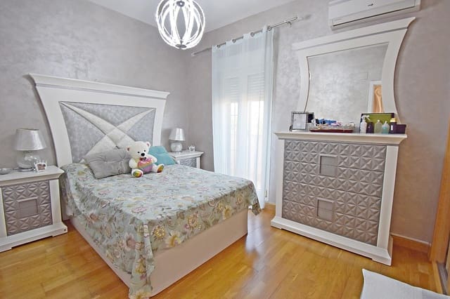 4 slaapkamer Halfvrijstaande villa te koop in Jerez de la Frontera met zwembad - € 400.000 (Ref: 9062313)